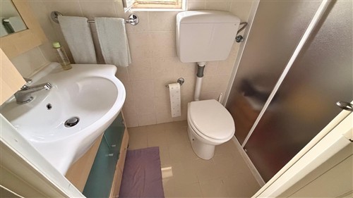 Trullo Con Alcove Con Bagno e Angolo Cottura.Terreno di 4.000 mq.